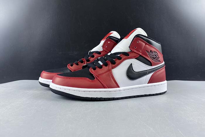 Air Jordan 1 Mid Chicago