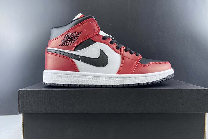 Air Jordan 1 Mid Chicago