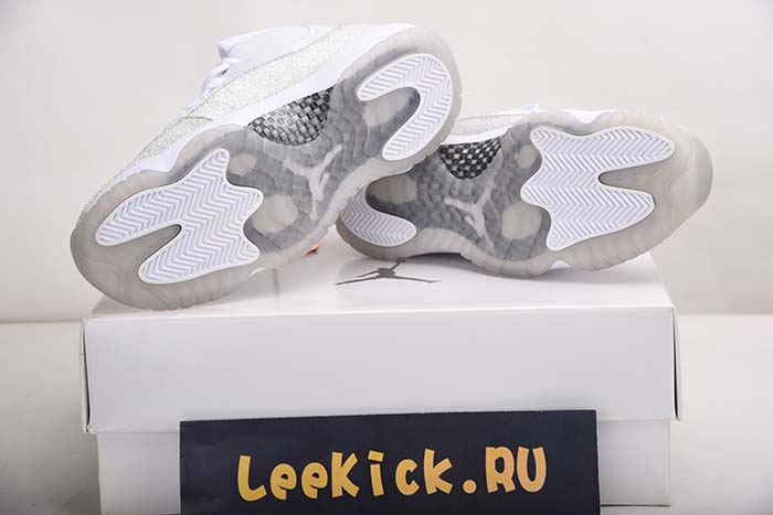 JORDAN 11 RETRO WHITE METALLIC SILVER - AR0715-100