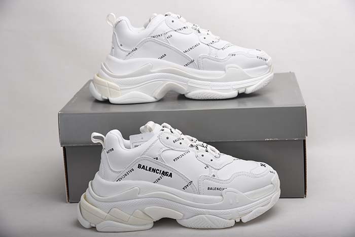 Ba*len*cia*ga triple s trainers white letters 541624 w09o1 8013