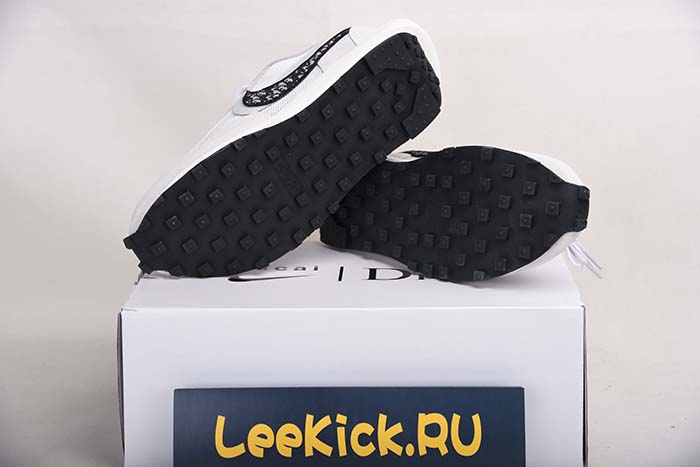 nike ldwaffle/sacai x D*or cn8898-002