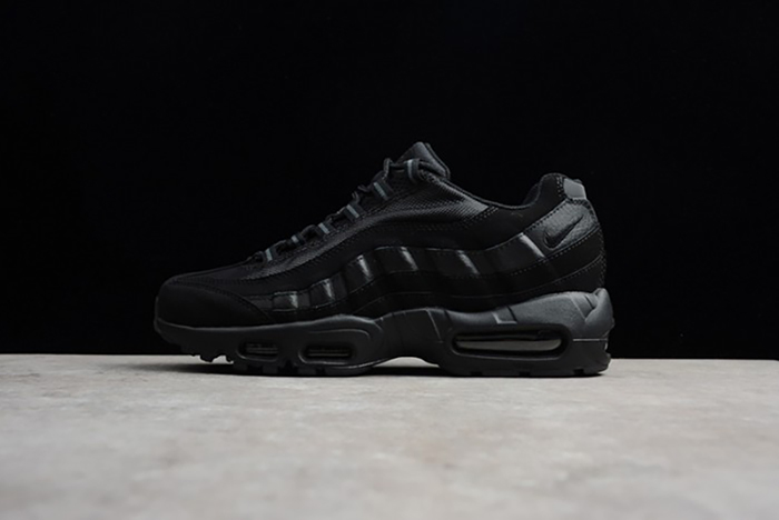 Nike mens AIR MAX 95