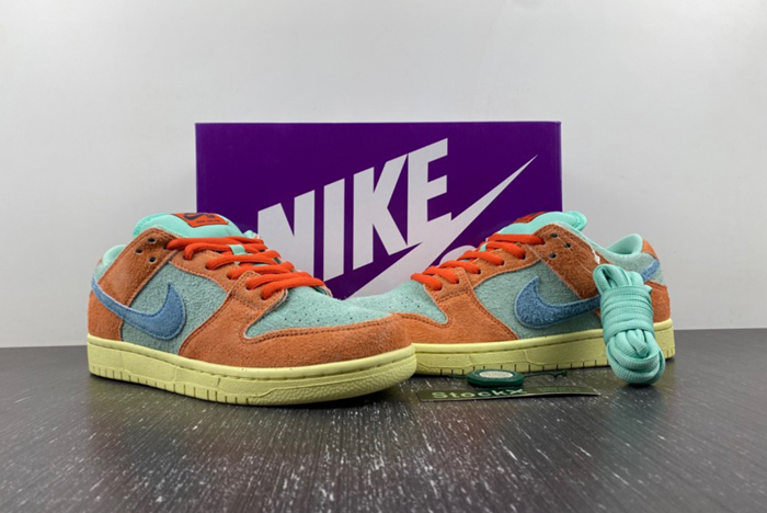 Nike SB Dunk Low “Noise Aqua”