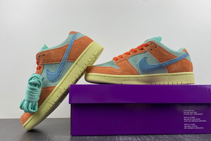 Nike SB Dunk Low “Noise Aqua”