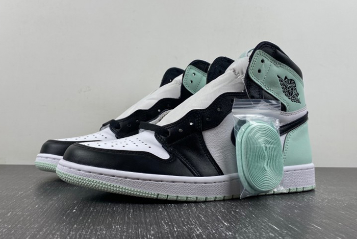 AIR JORDAN 1 RETRO HIGH OG NRG 861428 100