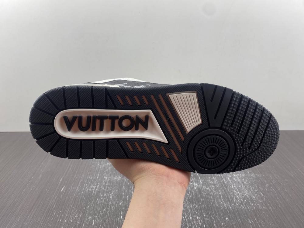 L&&V trainer Black